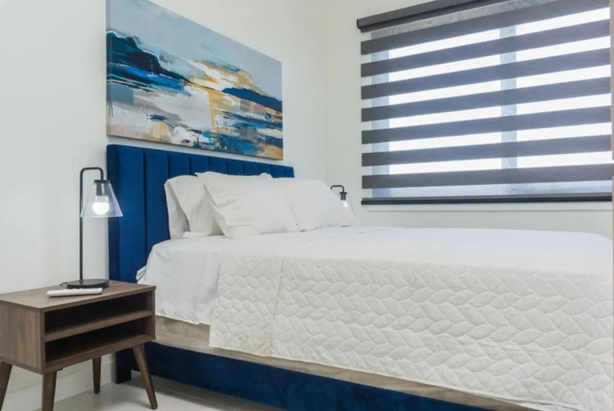 Via Apartment - New Kingston - Fully Ac 0*,